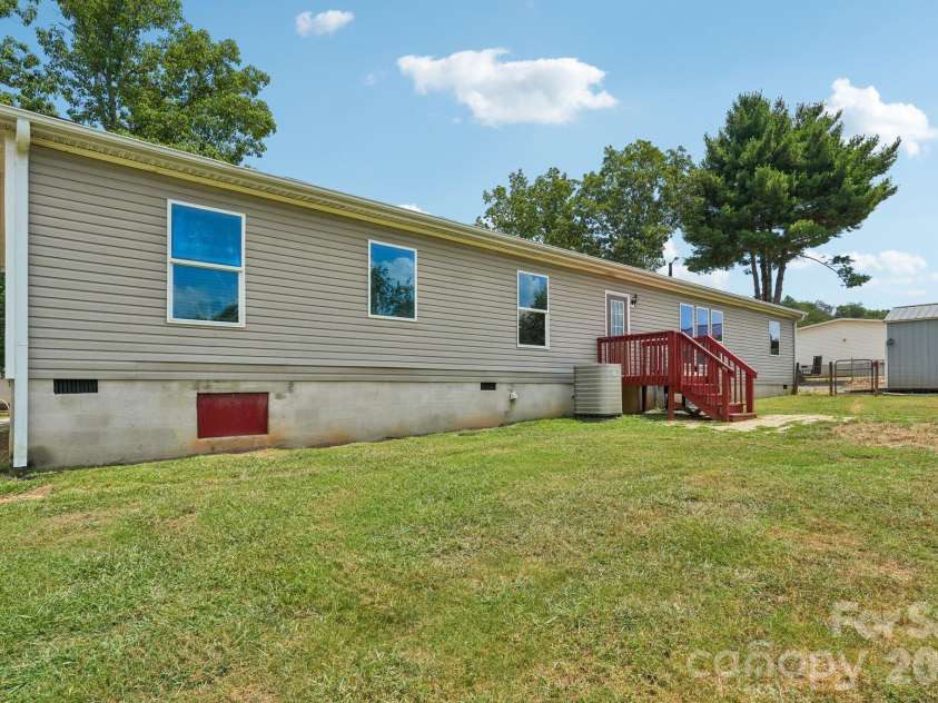 3443 Meldonna Drive, Maiden, NC 28650.  MLS# CAR4397018, YatesRealty ID 37245. 