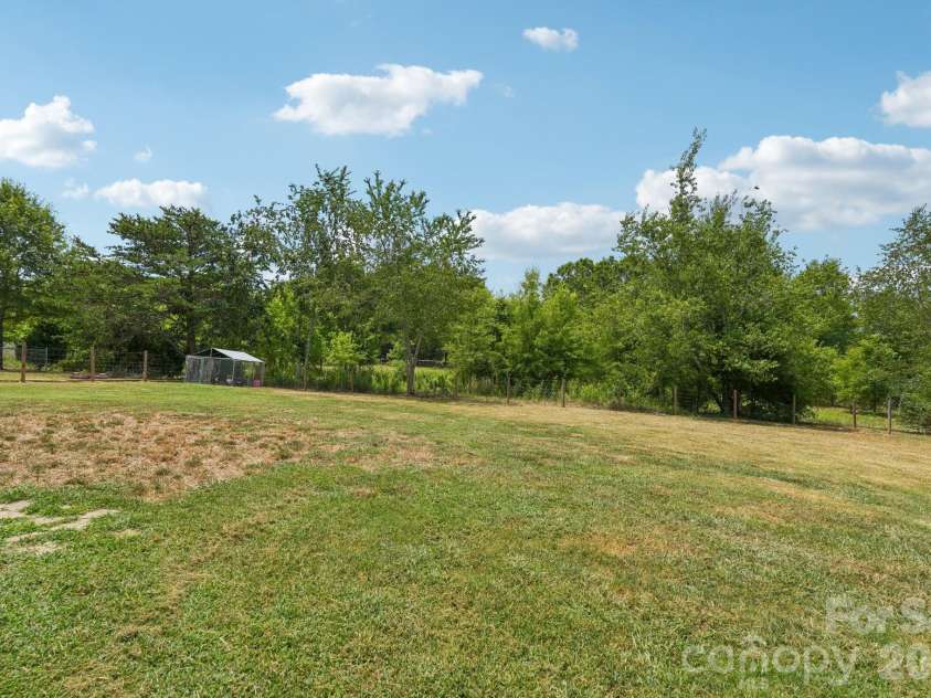 3443 Meldonna Drive, Maiden, NC 28650.  MLS# CAR4397018, YatesRealty ID 37245. 