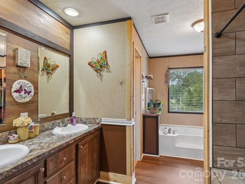 3443 Meldonna Drive, Maiden, NC 28650.  MLS# CAR4397018, YatesRealty ID 37245. 