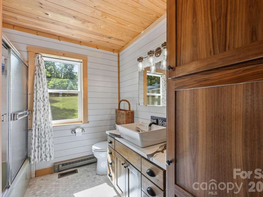 1367 Roundstone Road, Sherrills Ford, NC 28673.  MLS# CAR4401103, YatesRealty ID 37246. Third Bathroom