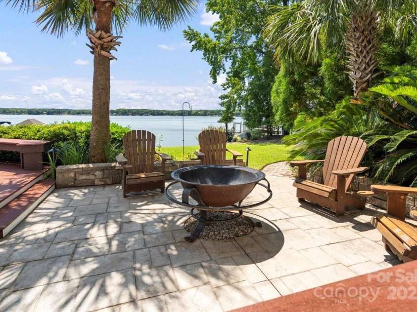 2429 Singleton Point, Liberty Hill, SC 29074.  MLS# CAR4297932, YatesRealty ID 3725. 