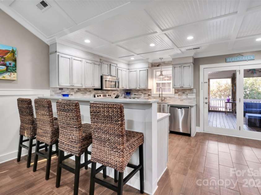 105 37th Street, Oak Island, NC 28465.  MLS# CAR4306548, YatesRealty ID 37250. Breakfast Bar