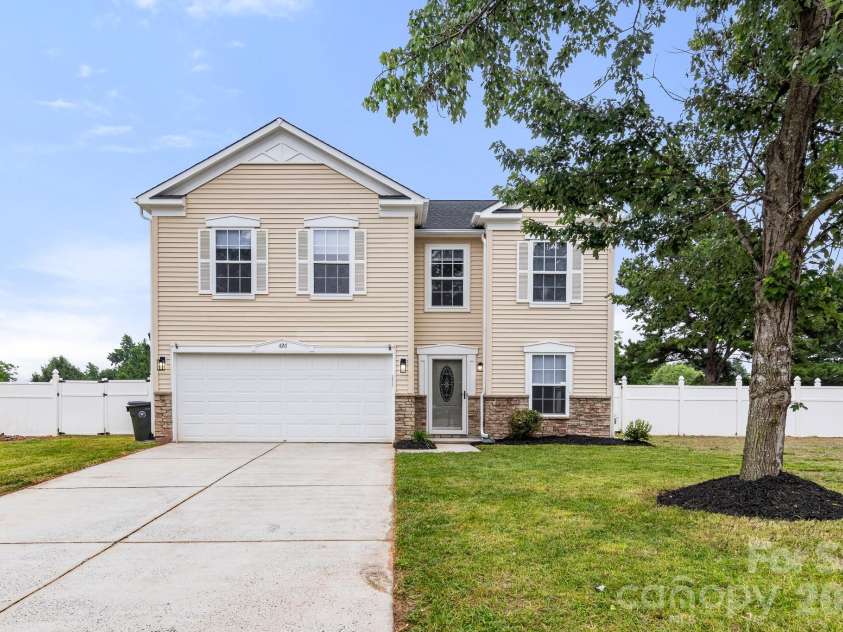 426 Brookhollow Drive, York, SC 29745.  MLS# CAR4391037, YatesRealty ID 37250. 