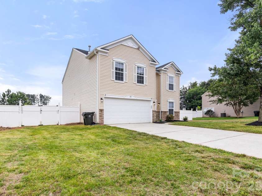 426 Brookhollow Drive, York, SC 29745.  MLS# CAR4391037, YatesRealty ID 37250. 