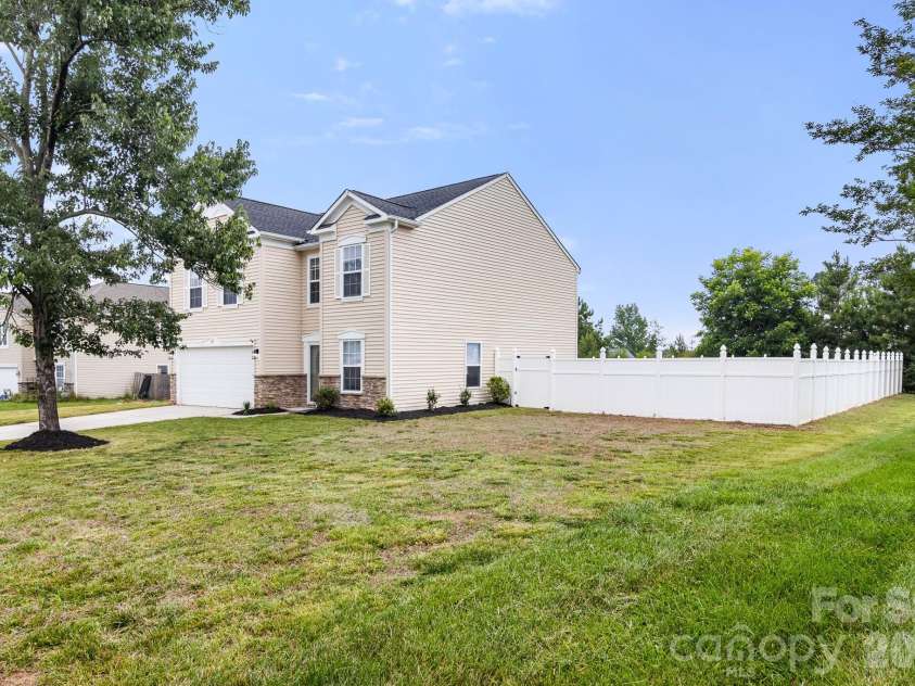 426 Brookhollow Drive, York, SC 29745.  MLS# CAR4391037, YatesRealty ID 37250. 