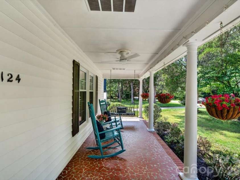 4124 Bridgewood Lane, Charlotte, NC 28226.  MLS# CAR4399322, YatesRealty ID 37252. 