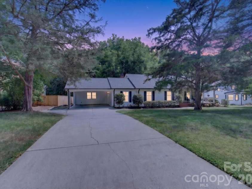 4124 Bridgewood Lane, Charlotte, NC 28226.  MLS# CAR4399322, YatesRealty ID 37252. 
