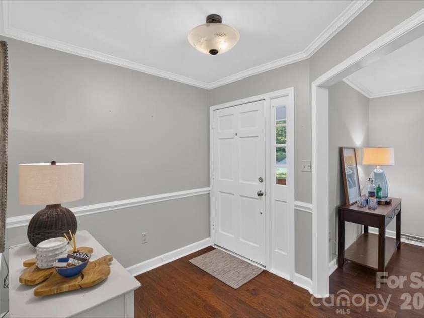 4124 Bridgewood Lane, Charlotte, NC 28226.  MLS# CAR4399322, YatesRealty ID 37252. 