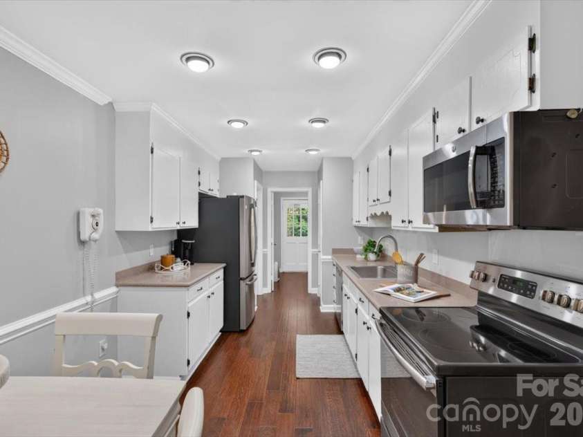 4124 Bridgewood Lane, Charlotte, NC 28226.  MLS# CAR4399322, YatesRealty ID 37252. 