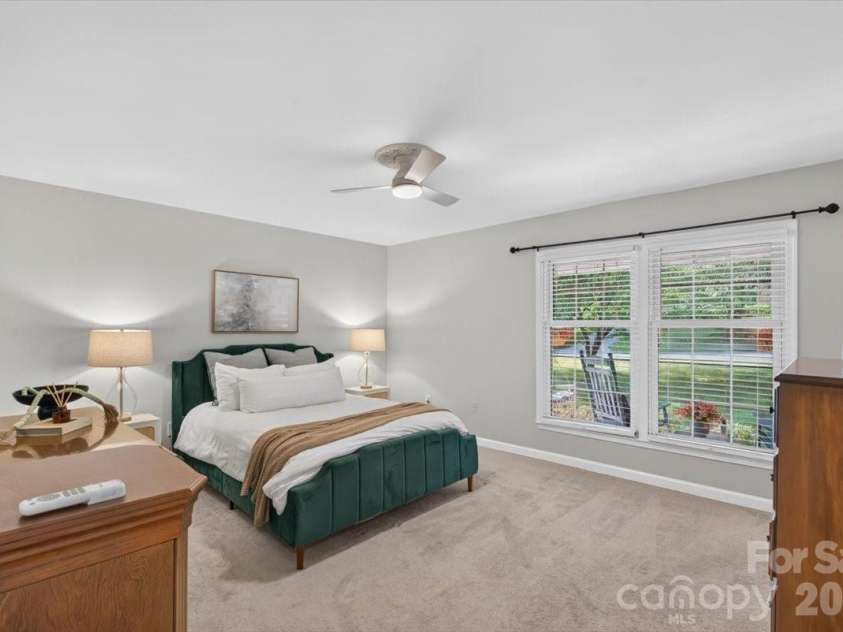 4124 Bridgewood Lane, Charlotte, NC 28226.  MLS# CAR4399322, YatesRealty ID 37252. 