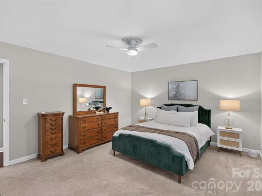 4124 Bridgewood Lane, Charlotte, NC 28226.  MLS# CAR4399322, YatesRealty ID 37252. 