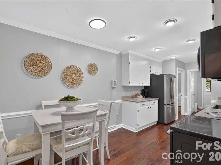 4124 Bridgewood Lane, Charlotte, NC 28226.  MLS# CAR4429421, YatesRealty ID 37252. 