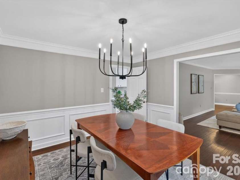 4124 Bridgewood Lane, Charlotte, NC 28226.  MLS# CAR4429421, YatesRealty ID 37252. 