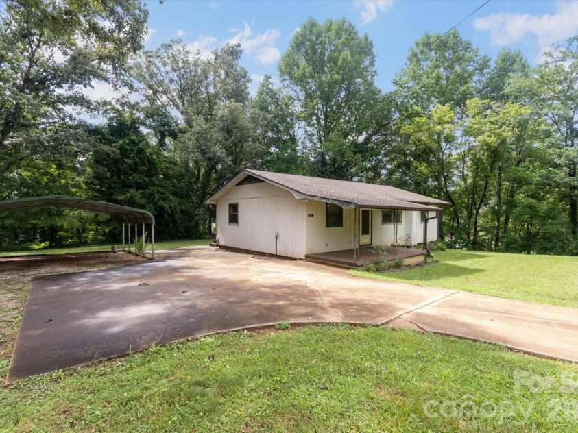 43 Open Valley Road, Marion, NC 28752.  MLS# CAR4404058, YatesRealty ID 37256. 