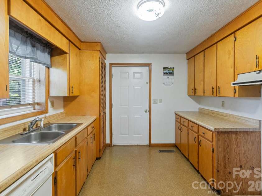 43 Open Valley Road, Marion, NC 28752.  MLS# CAR4404058, YatesRealty ID 37256. 