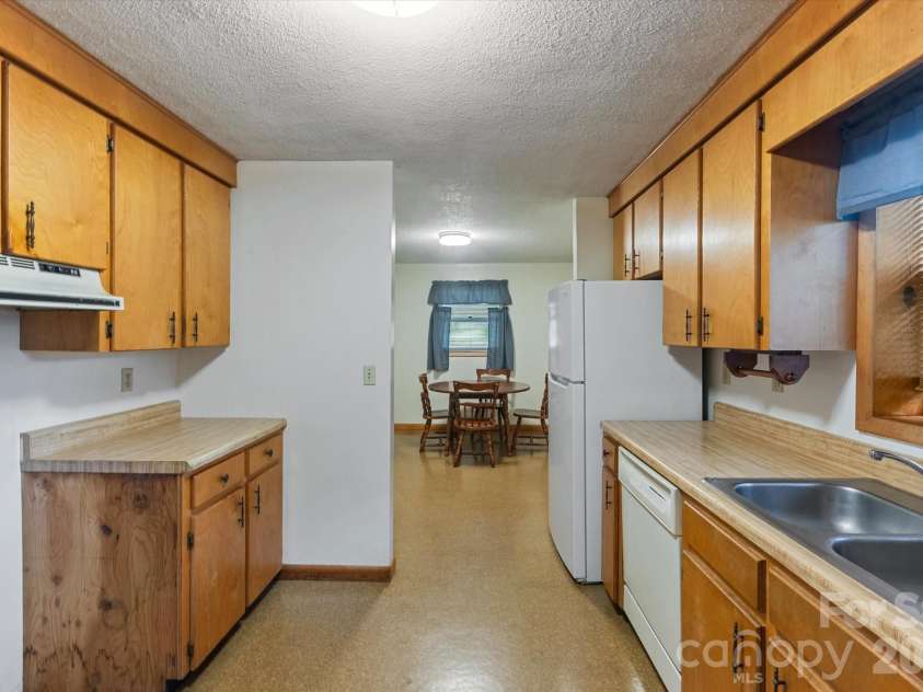 43 Open Valley Road, Marion, NC 28752.  MLS# CAR4404058, YatesRealty ID 37256. 