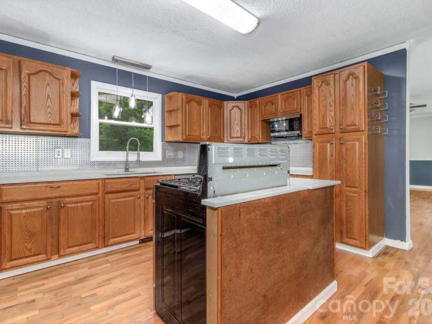 11 Aquarian Way, Leicester, NC 28748.  MLS# CAR4399952, YatesRealty ID 37257. 