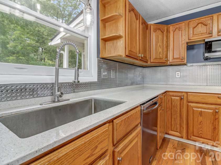 11 Aquarian Way, Leicester, NC 28748.  MLS# CAR4399952, YatesRealty ID 37257. 