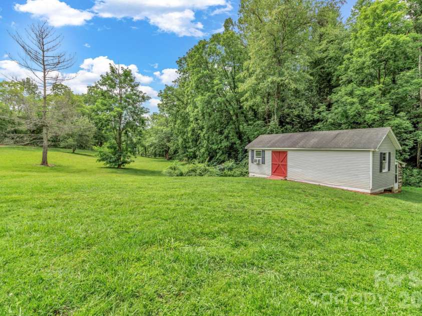 11 Aquarian Way, Leicester, NC 28748.  MLS# CAR4399952, YatesRealty ID 37257. 