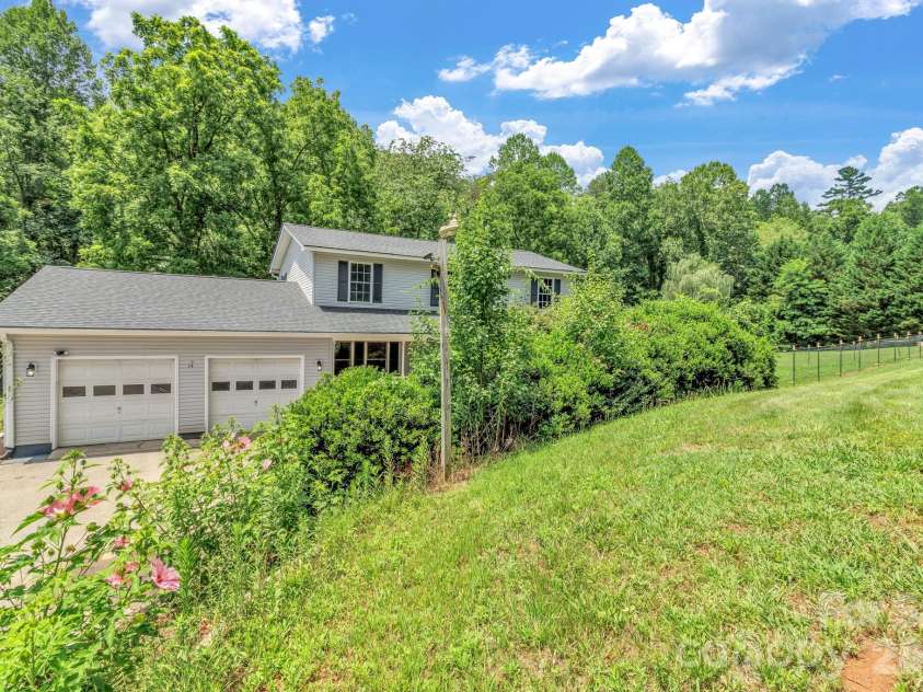 11 Aquarian Way, Leicester, NC 28748.  MLS# CAR4399952, YatesRealty ID 37257. 