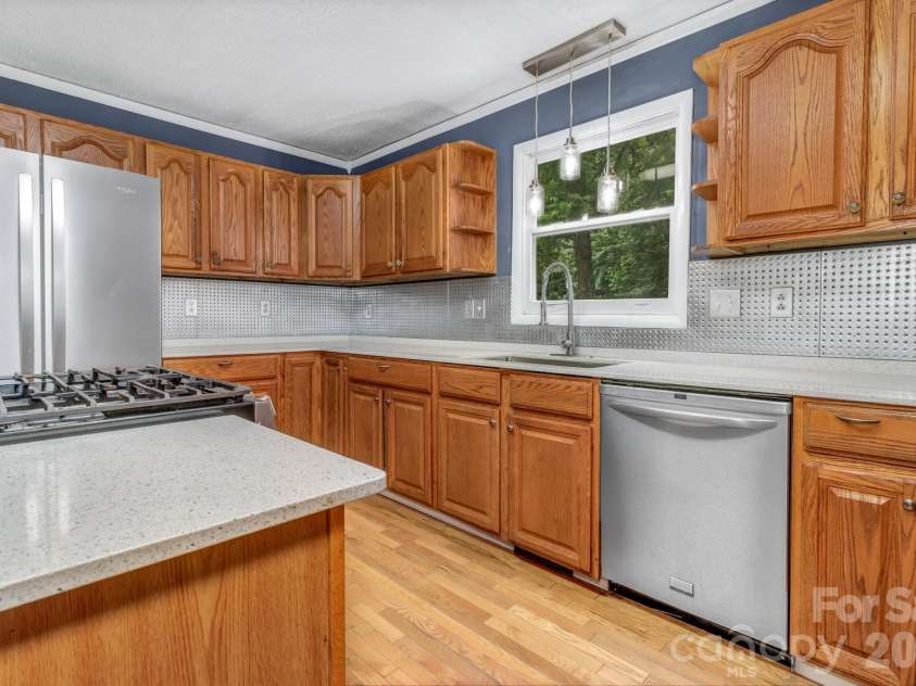 11 Aquarian Way, Leicester, NC 28748.  MLS# CAR4399952, YatesRealty ID 37257. Large kitchen