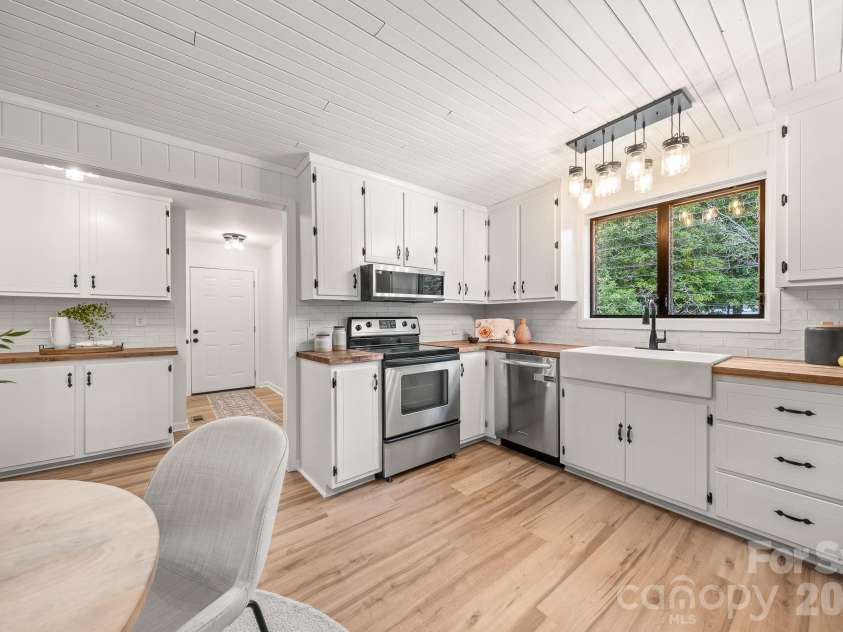 10718 Lancaster Highway, Waxhaw, NC 28173.  MLS# CAR4375827, YatesRealty ID 37258. 