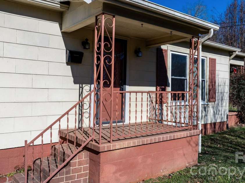 1606 Poplar Street, Lenoir, NC 28645.  MLS# CAR4325750, YatesRealty ID 3726. 