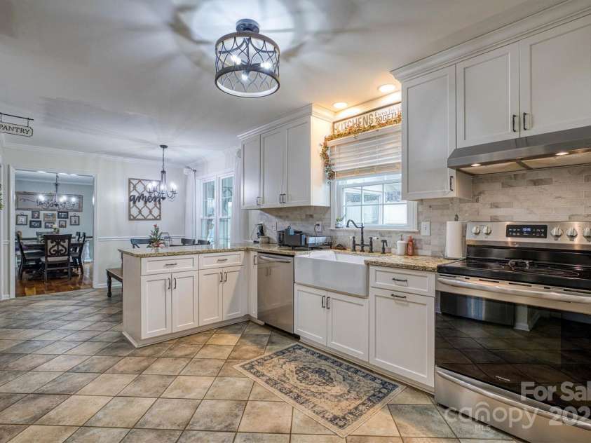 4105 South Fork Avenue, Hickory, NC 28602.  MLS# CAR4210968, YatesRealty ID 3726. 