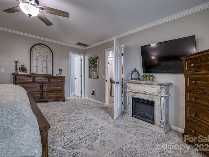 4105 South Fork Avenue, Hickory, NC 28602.  MLS# CAR4210968, YatesRealty ID 3726. 