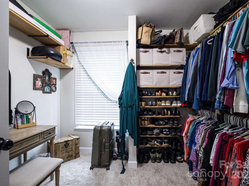 4105 South Fork Avenue, Hickory, NC 28602.  MLS# CAR4210968, YatesRealty ID 3726. 