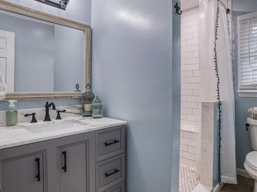 4105 South Fork Avenue, Hickory, NC 28602.  MLS# CAR4210968, YatesRealty ID 3726. 