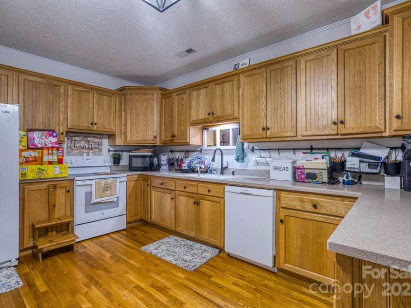 4105 South Fork Avenue, Hickory, NC 28602.  MLS# CAR4210968, YatesRealty ID 3726. 