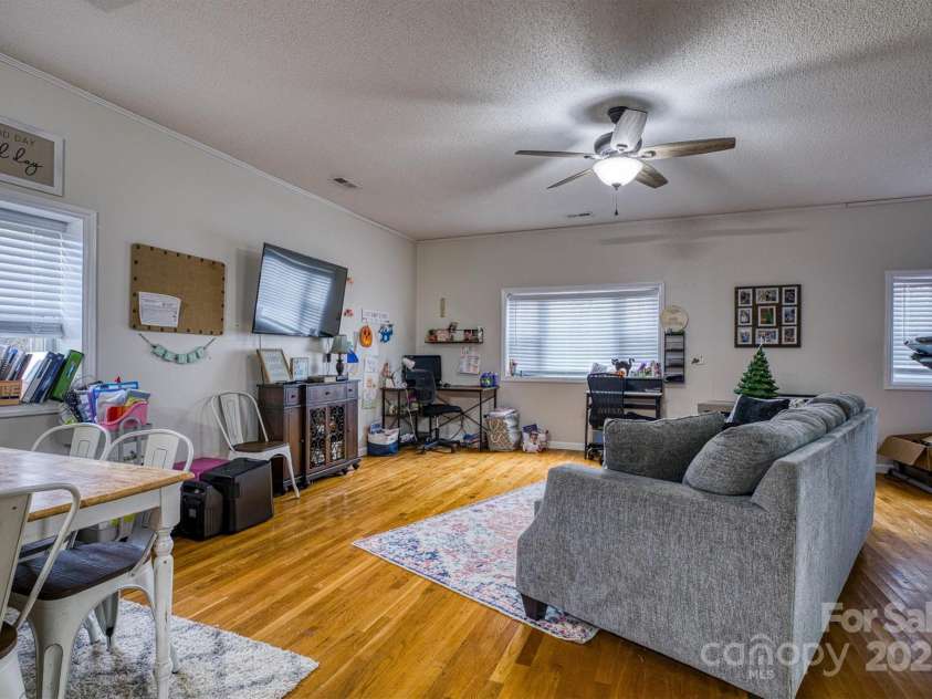 4105 South Fork Avenue, Hickory, NC 28602.  MLS# CAR4210968, YatesRealty ID 3726. 