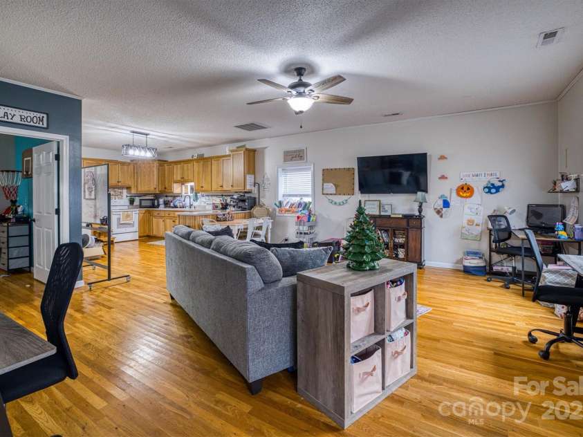 4105 South Fork Avenue, Hickory, NC 28602.  MLS# CAR4210968, YatesRealty ID 3726. 