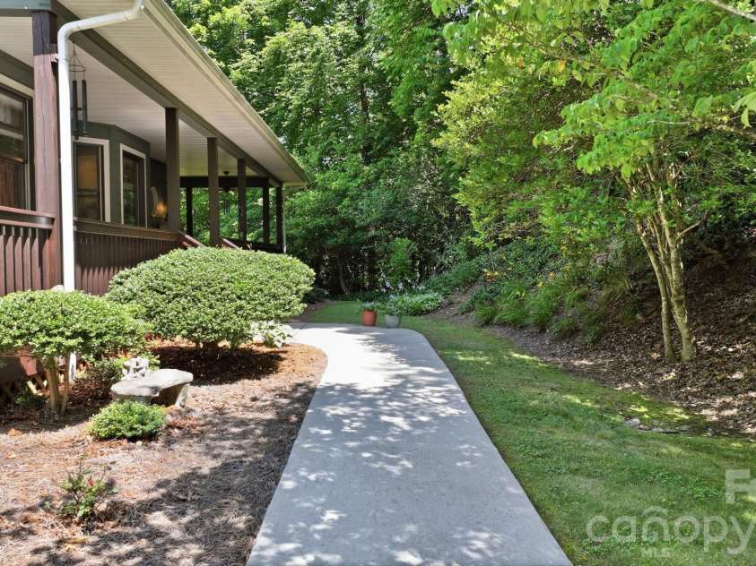 121 Forest Run Rd Forest Run Road, Whittier, NC 28789.  MLS# CAR4402161, YatesRealty ID 37261. 