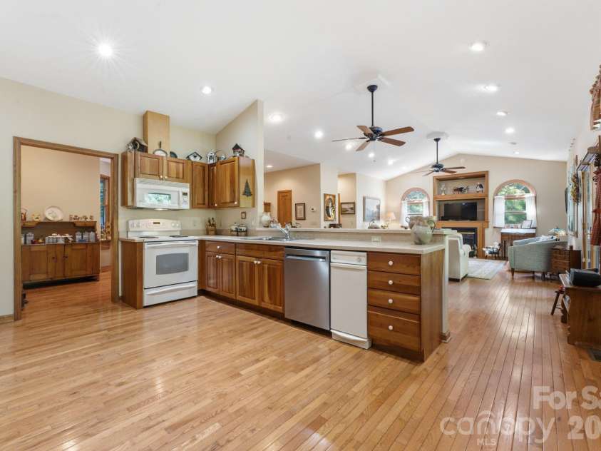 121 Forest Run Rd Forest Run Road, Whittier, NC 28789.  MLS# CAR4402161, YatesRealty ID 37261. 