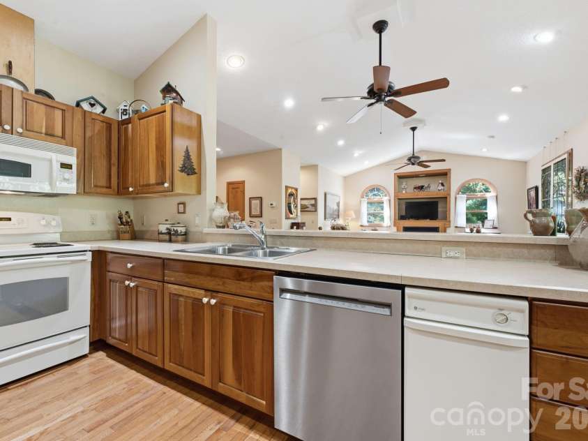 121 Forest Run Rd Forest Run Road, Whittier, NC 28789.  MLS# CAR4402161, YatesRealty ID 37261. 