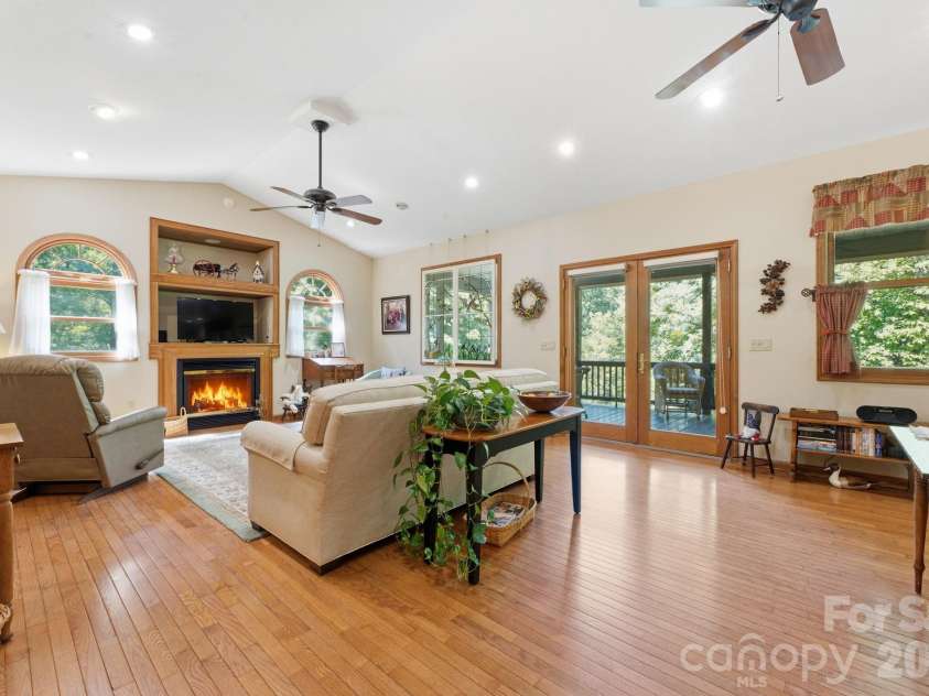 121 Forest Run Rd Forest Run Road, Whittier, NC 28789.  MLS# CAR4402161, YatesRealty ID 37261. 