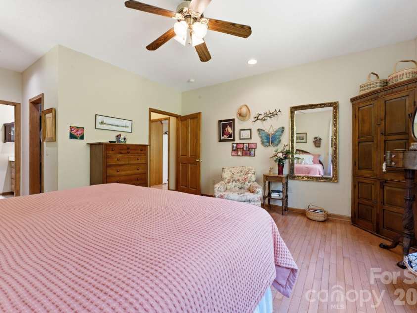 121 Forest Run Rd Forest Run Road, Whittier, NC 28789.  MLS# CAR4402161, YatesRealty ID 37261. 