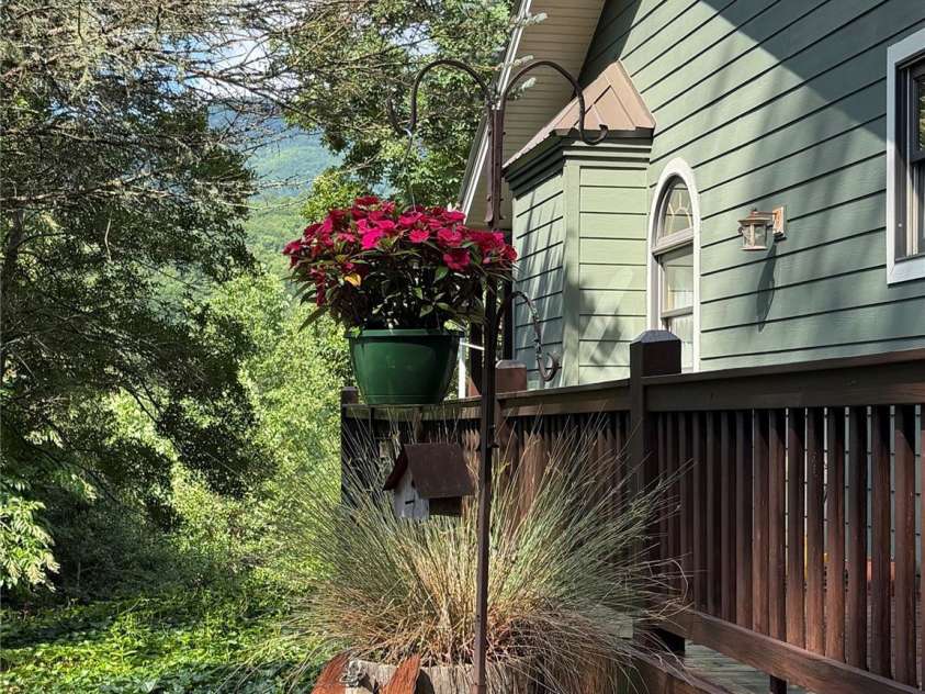 121 Forest Run Rd Forest Run Road, Whittier, NC 28789.  MLS# CAR4402161, YatesRealty ID 37261. 