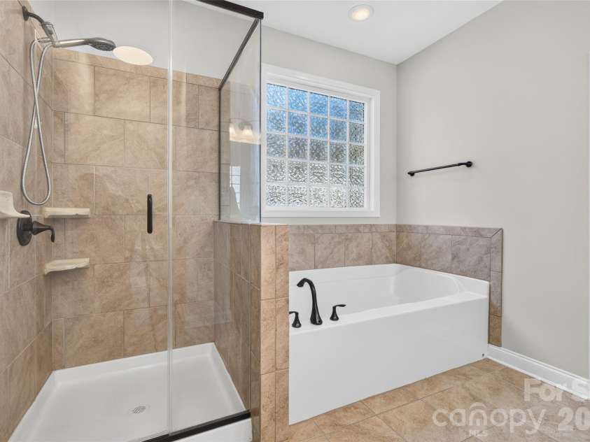 6405 Alba Rose Lane, Huntersville, NC 28078.  MLS# CAR4397325, YatesRealty ID 37262. 