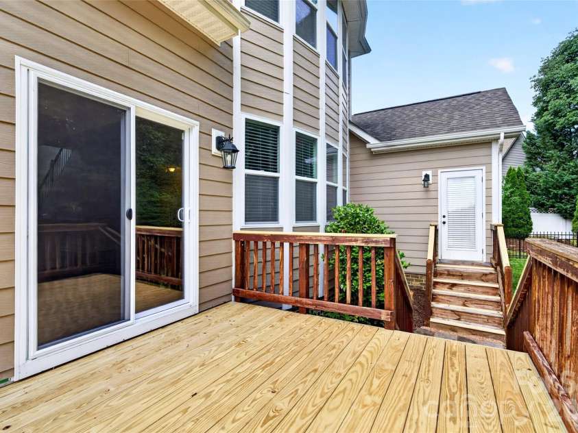 6405 Alba Rose Lane, Huntersville, NC 28078.  MLS# CAR4397325, YatesRealty ID 37262. Back deck looking at small deck off primary