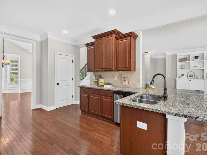 6405 Alba Rose Lane, Huntersville, NC 28078.  MLS# CAR4397325, YatesRealty ID 37262. Tons of cabinet storage and dedicated pantry closet