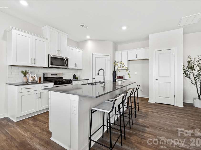 1375 Mammoth Road, Hickory, NC 28602.  MLS# CAR4376169, YatesRealty ID 37263. 