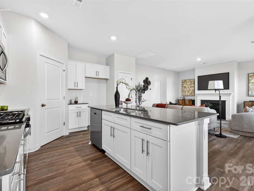 1375 Mammoth Road, Hickory, NC 28602.  MLS# CAR4376169, YatesRealty ID 37263. 