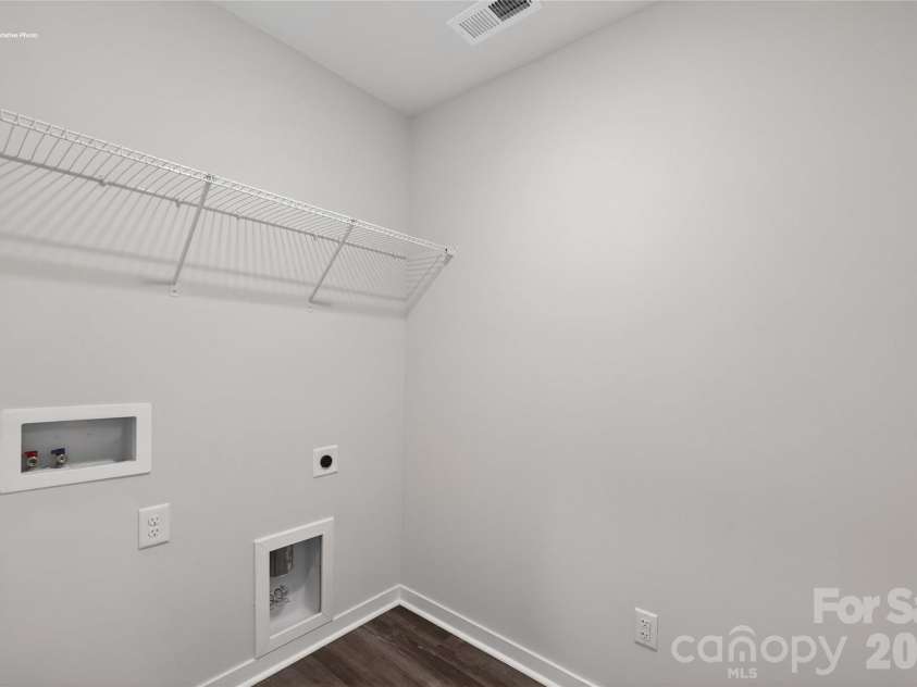 1375 Mammoth Road, Hickory, NC 28602.  MLS# CAR4376169, YatesRealty ID 37263. 