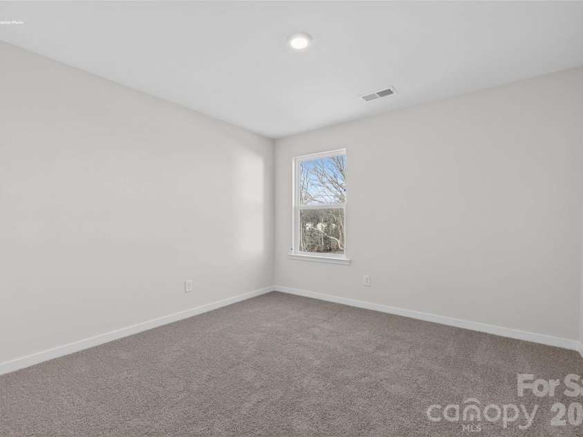 1375 Mammoth Road, Hickory, NC 28602.  MLS# CAR4376169, YatesRealty ID 37263. 