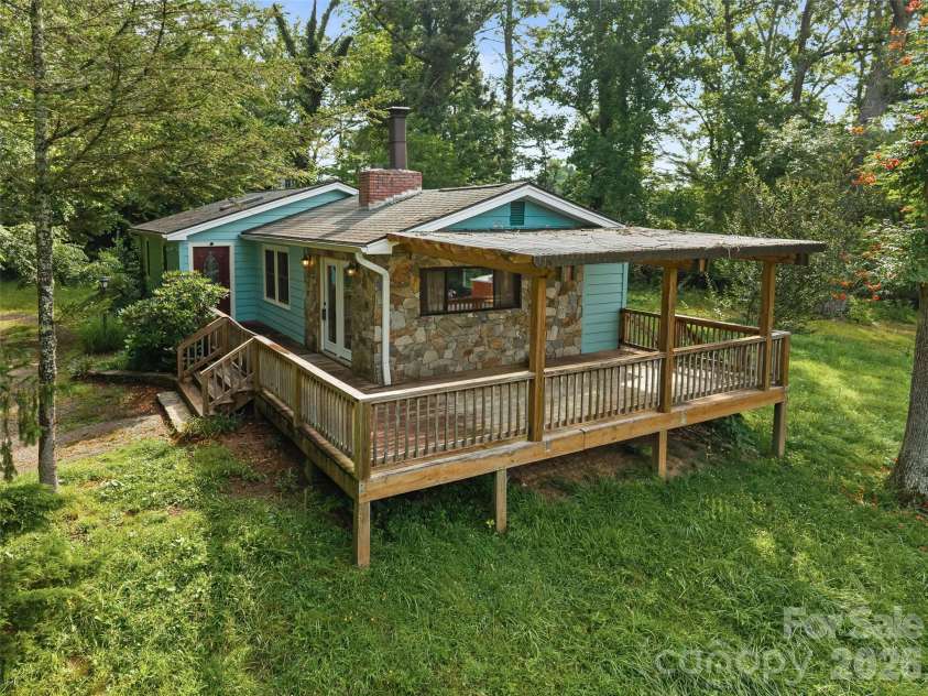1705 Willow Road, Hendersonville, NC 28739.  MLS# CAR4399528, YatesRealty ID 37264. 