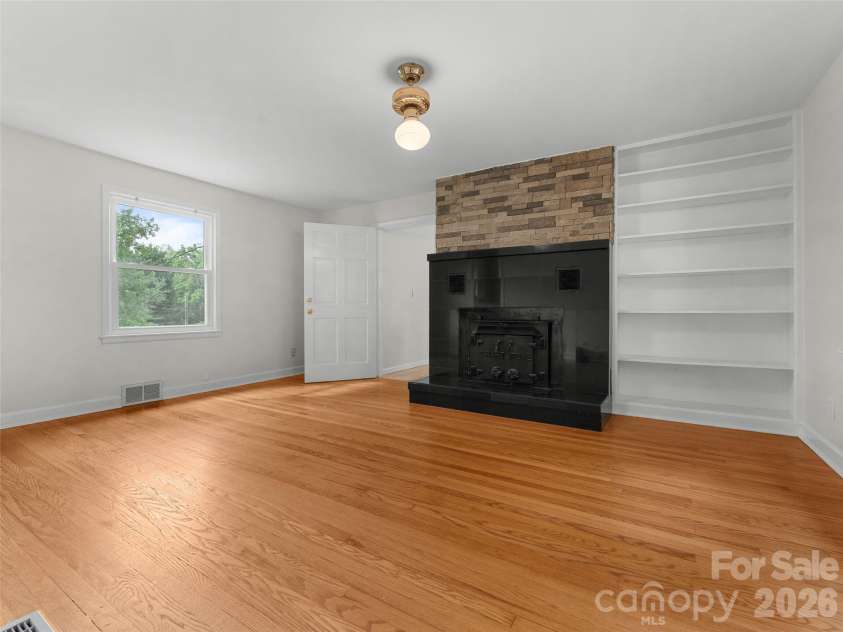 1705 Willow Road, Hendersonville, NC 28739.  MLS# CAR4399528, YatesRealty ID 37264. 