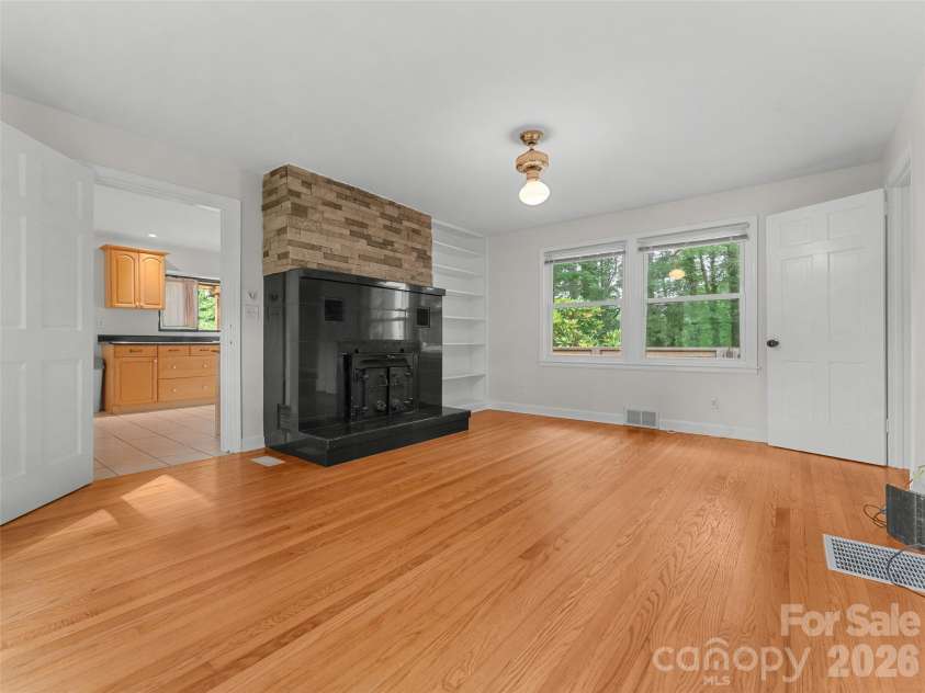 1705 Willow Road, Hendersonville, NC 28739.  MLS# CAR4399528, YatesRealty ID 37264. 